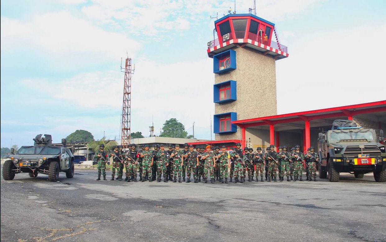 BATALYON PARAKO 463 PASGAT LAKSANAKAN OPERASI PEREBUTAN DAN PERTAHANAN PANGKALAN UDARA