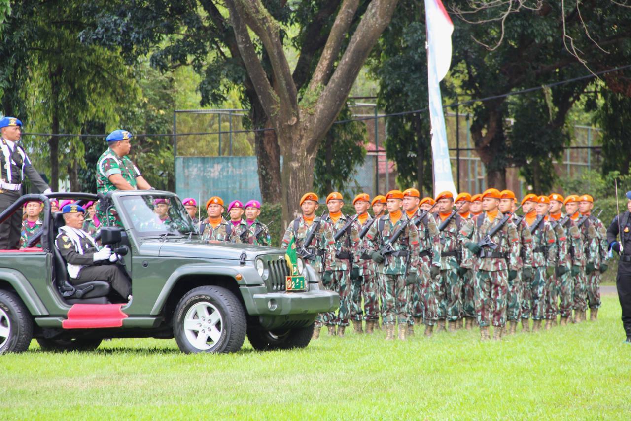 BATALYON PARAKO 463 PASGAT IKUT SERTA DALAM UPACARA GELAR OPERASI GAKTIB DAN OPERASI YUSTISI TNI TA 2026